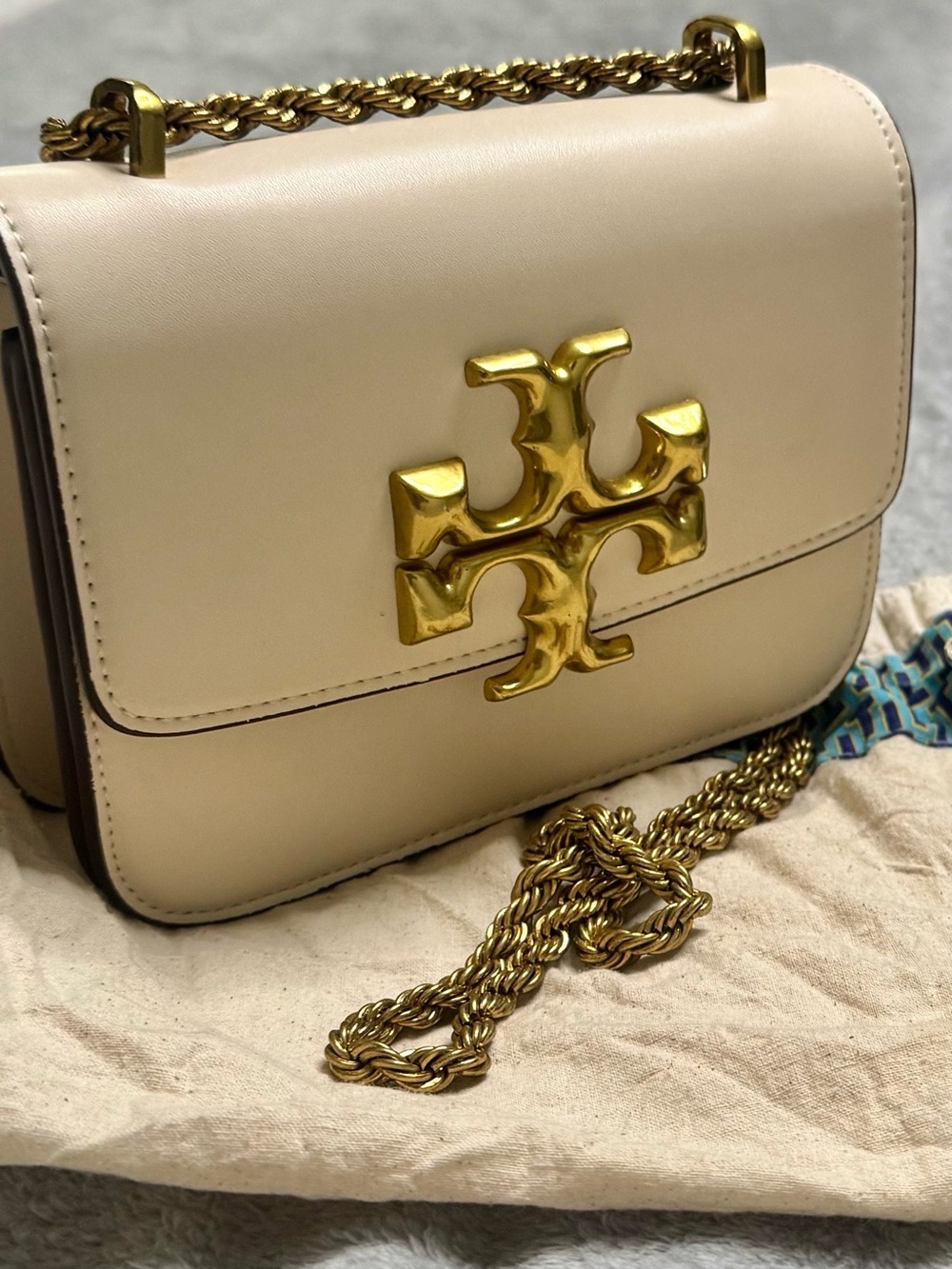 Tory Burch Cream Leather Shoulder Bag with Gold Logo and Chain